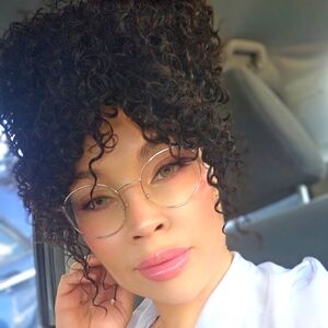 Meet your Posher, Breezy